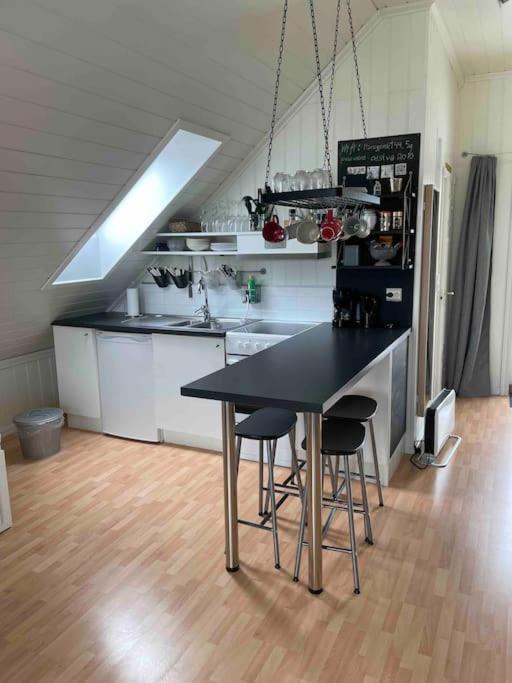 Koselig Garasjeloft! Appartement Langevag Buitenkant foto