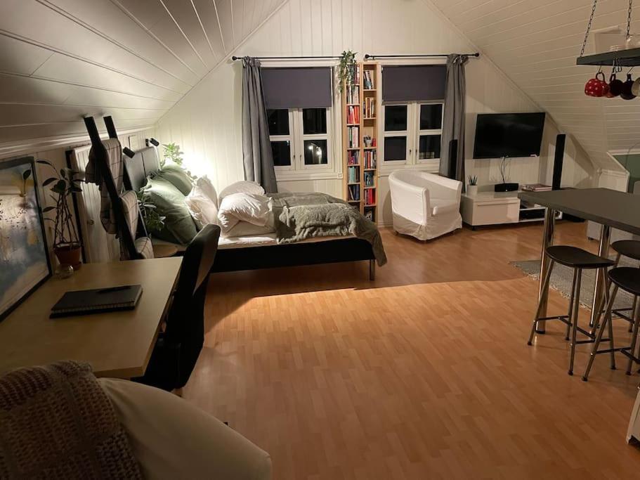 Koselig Garasjeloft! Appartement Langevag Buitenkant foto